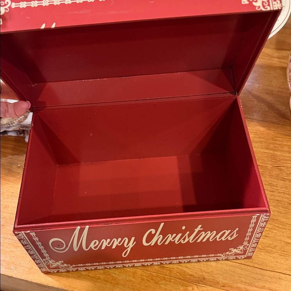 Vintage Festive Red Merry Christmas Box - Picture 3 of 13